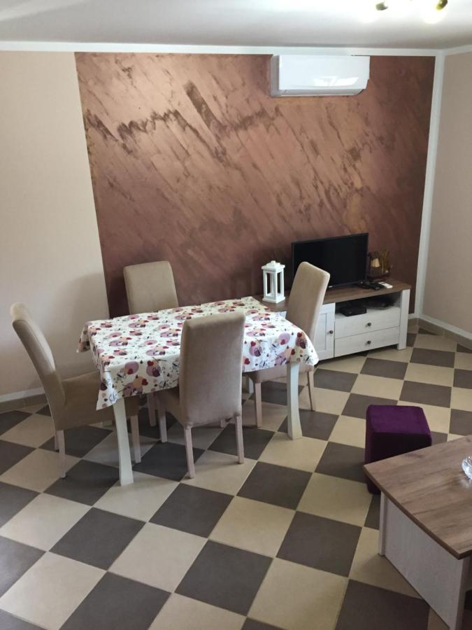 Apartment Elena Tivat Bagian luar foto