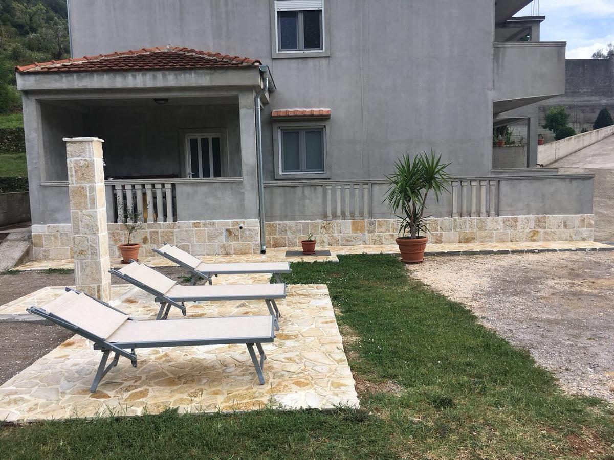 Apartment Elena Tivat Bagian luar foto