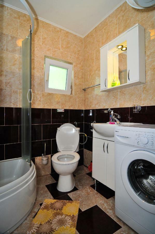 Apartment Elena Tivat Bagian luar foto