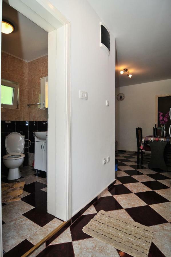 Apartment Elena Tivat Bagian luar foto