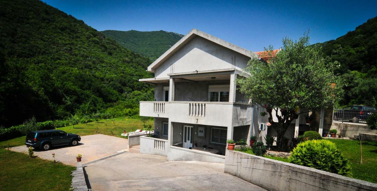 Apartment Elena Tivat Bagian luar foto
