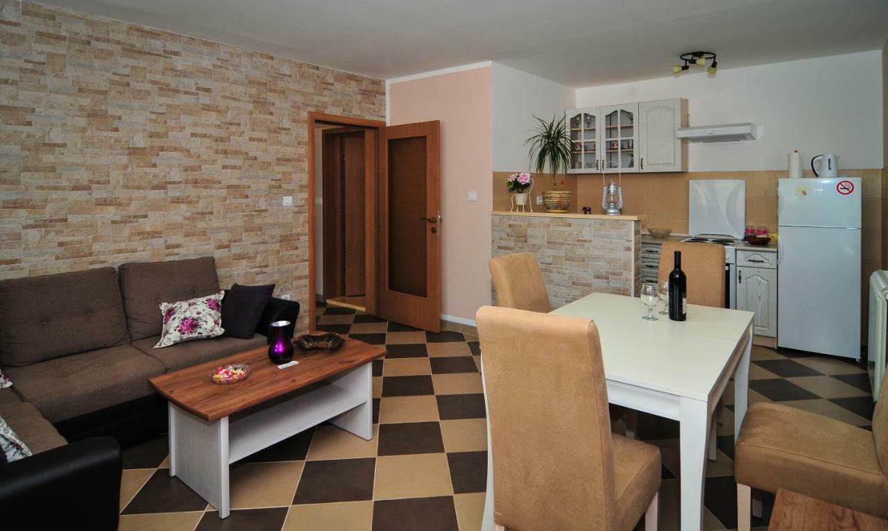 Apartment Elena Tivat Bagian luar foto